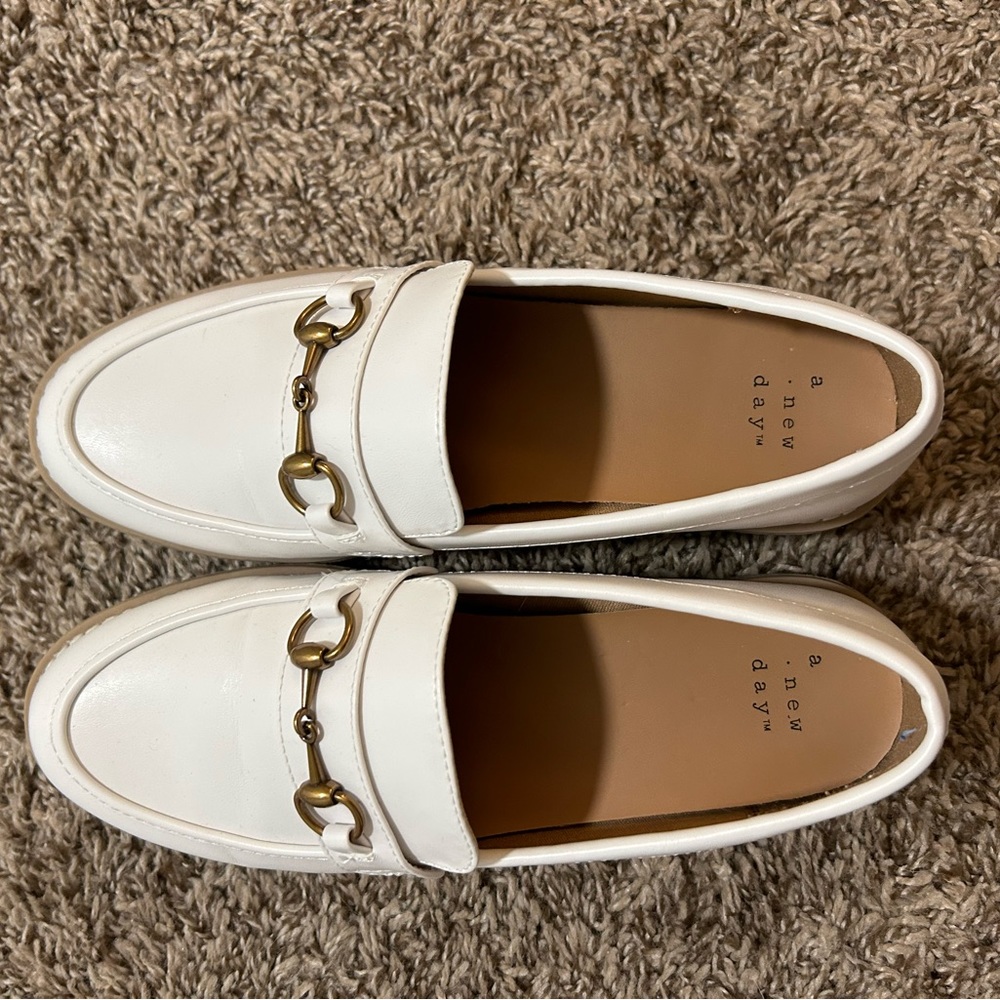 Target women’s white loafers size 6.5
